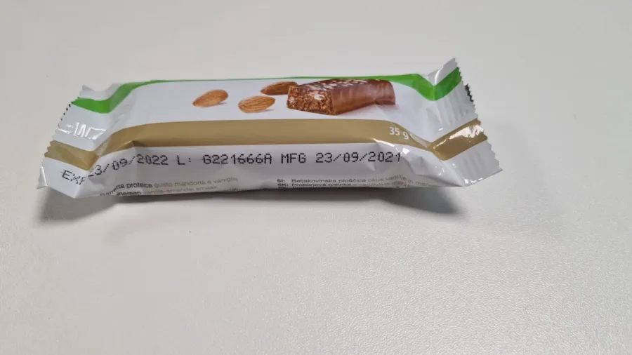 Immagine 1 del prodotto Barretta proteica arricchita con vitamine - gusto mandorla e vaniglia