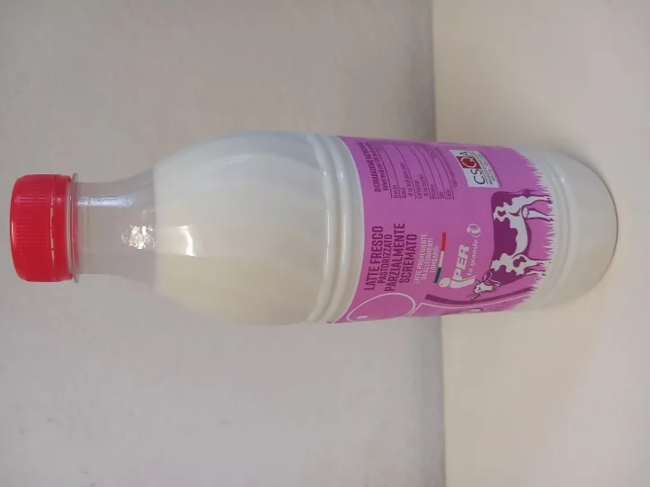 Immagine 1 del prodotto Latte fresco alta qualita' e latte parzialmente scremato