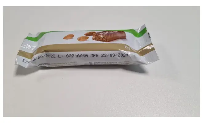 Confezione di Barretta proteica arricchita con vitamine - gusto mandorla e vaniglia