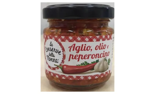 Confezione di aglio, olio e peperoncino