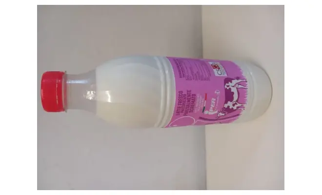Confezione di Latte fresco alta qualita' e latte parzialmente scremato