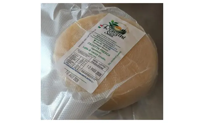 Confezione di Caciotta Fresca Ingredienti: Latte di vacca crudo, caglio, sale