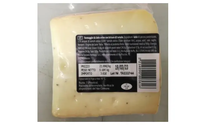 Confezione di Pecorino stagionato al tartufo