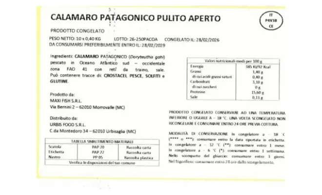 Confezione di Calamaro patagonico pulito aperto vaschetta
