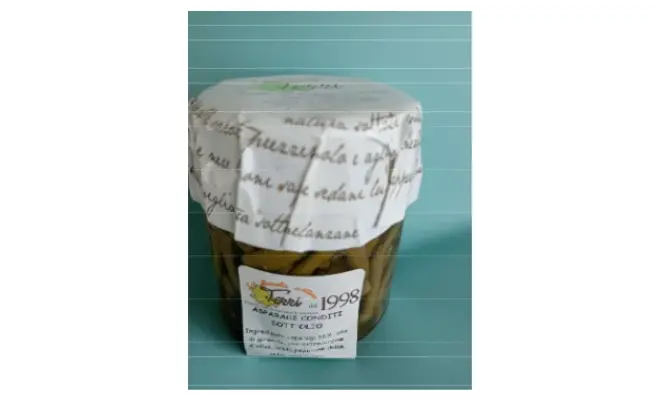 Confezione di asparagi conditi sott'olio